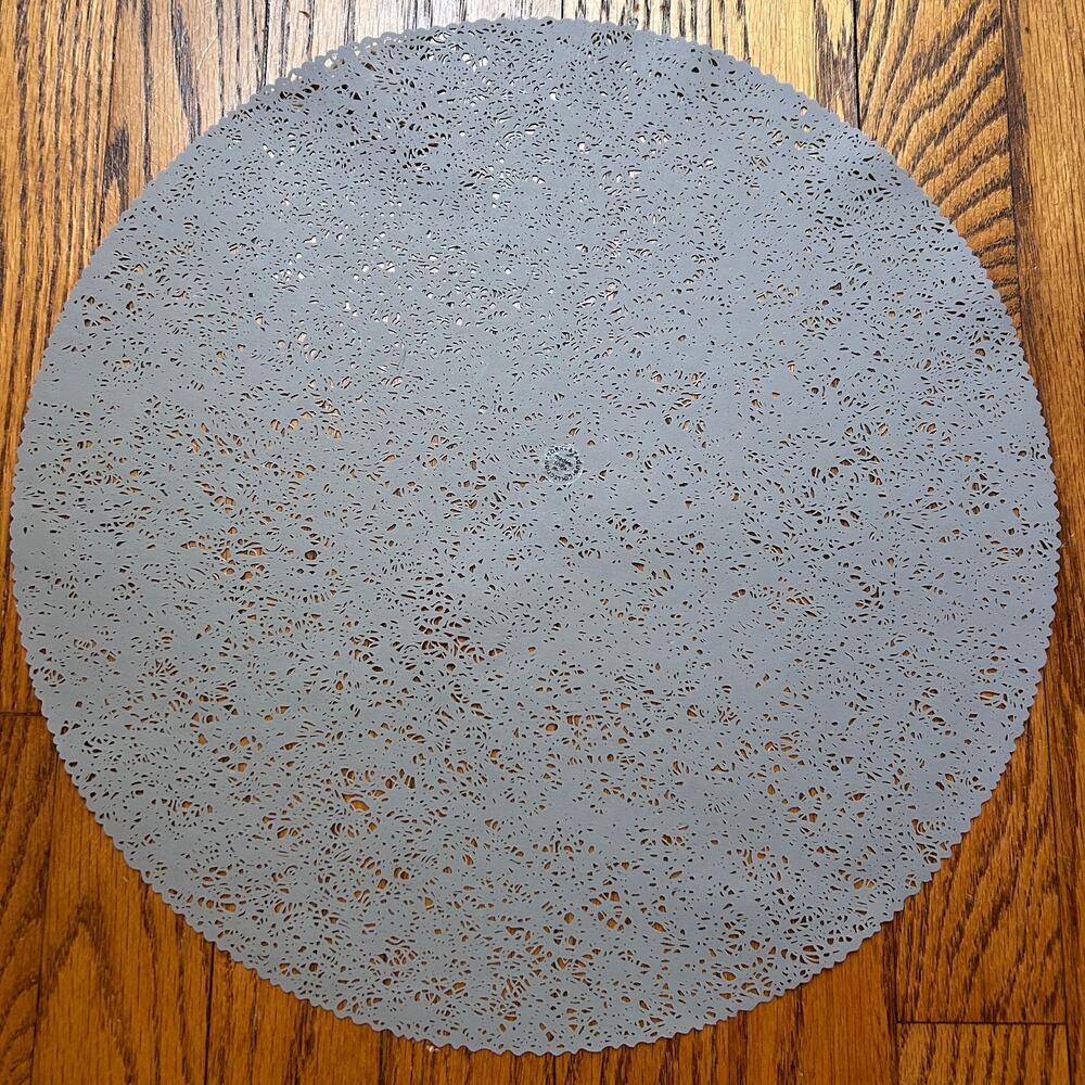 Torre & Tagus Silver Round Lace Openwork Placemat Modern Metallic NWOT 15" - Picture 5 of 6